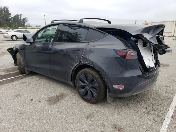 7SAYGDEE1RF123687 2024 TESLA MODEL Y - Image 2