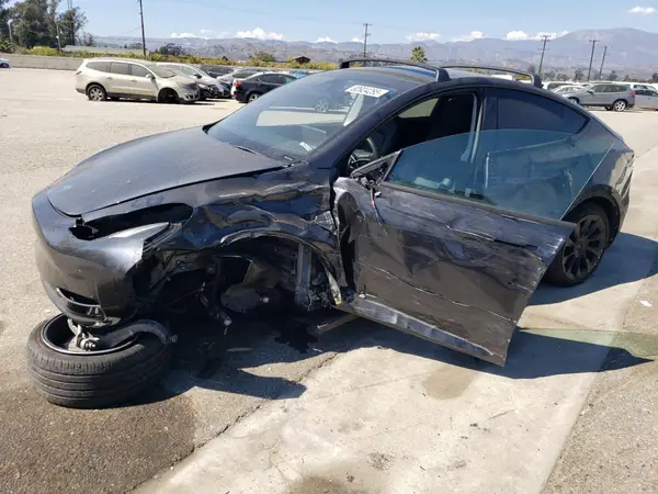 7SAYGDEE1RF128632 2024 TESLA MODEL Y - Image 1