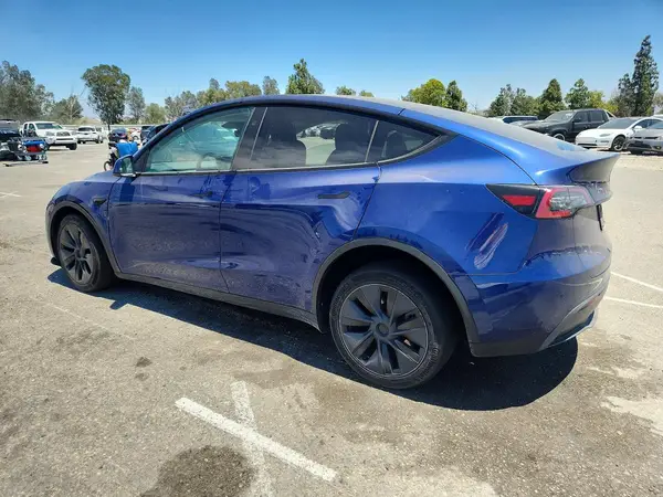 7SAYGDEE1RF131241 2024 TESLA MODEL Y - Image 2
