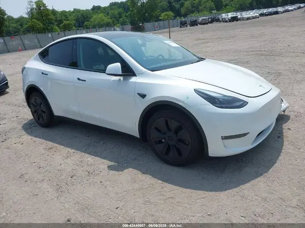 7SAYGDEE1RF185655 2024 TESLA MODEL Y - Image 1