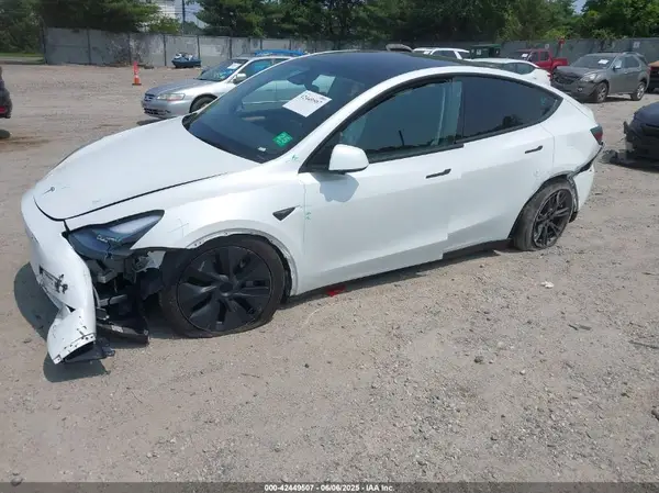 7SAYGDEE1RF185655 2024 TESLA MODEL Y - Image 2