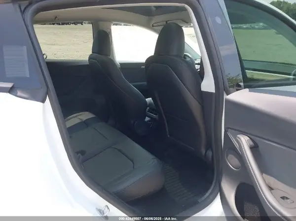 7SAYGDEE1RF185655 2024 TESLA MODEL Y - Image 8
