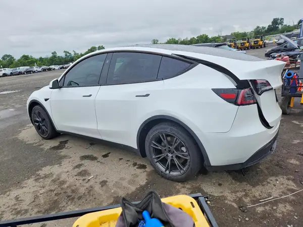 7SAYGDEE1RF197224 2024 TESLA MODEL Y - Image 2