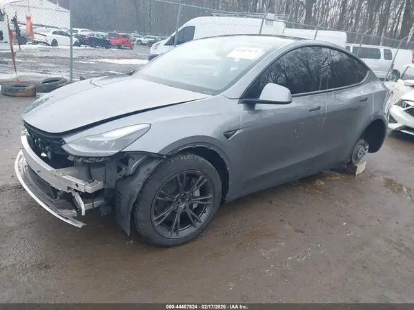 7SAYGDEE1RF199748 2024 TESLA MODEL Y - Image 2