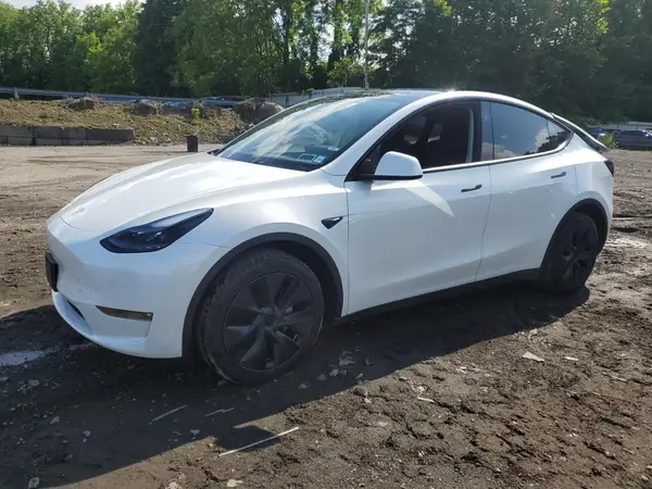 7SAYGDEE1RF201627 2024 TESLA MODEL Y - Image 1