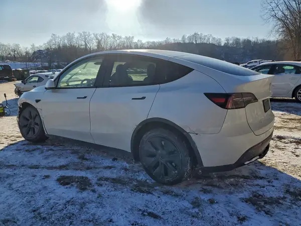 7SAYGDEE1RF202664 2024 TESLA MODEL Y - Image 2