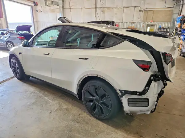 7SAYGDEE1RF207993 2024 TESLA MODEL Y - Image 2