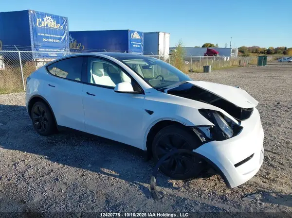 7SAYGDEE1RF230559 2024 TESLA MODEL Y - Image 1