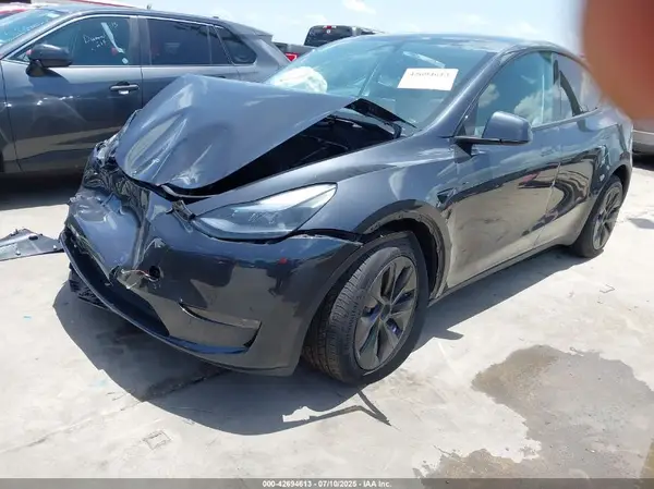 7SAYGDEE1RF988952 2024 TESLA MODEL Y - Image 2