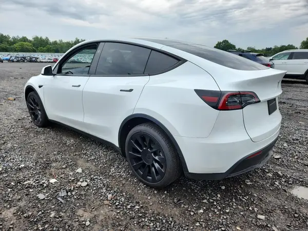 7SAYGDEE1SA343012 2025 TESLA MODEL Y - Image 2