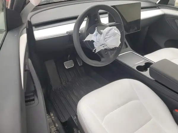 7SAYGDEE1SA352115 2025 TESLA MODEL Y - Image 8