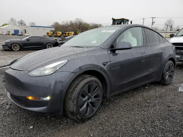 7SAYGDEE1SA353779 2025 TESLA MODEL Y - Image 1