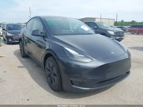 7SAYGDEE1SA360909 2025 TESLA MODEL Y - Image 1