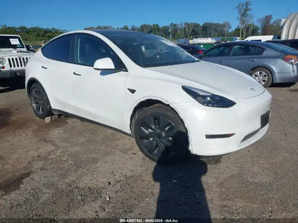 7SAYGDEE1SA369741 2025 TESLA MODEL Y - Image 1