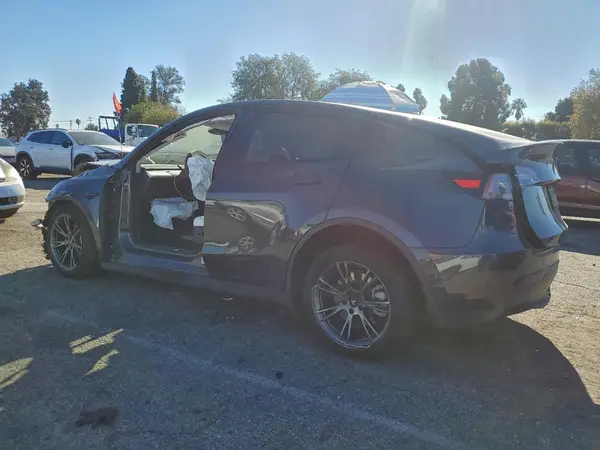 7SAYGDEE1SF244323 2025 TESLA MODEL Y - Image 2