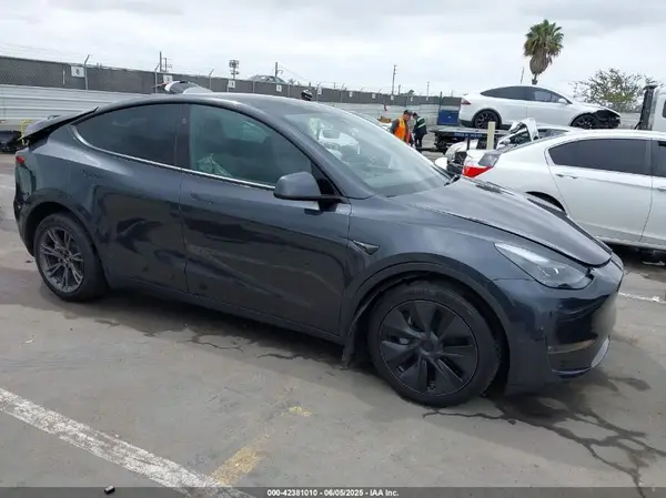 7SAYGDEE1SF285163 2025 TESLA MODEL Y - Image 1