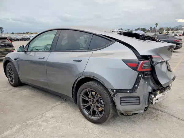 7SAYGDEE1SF287088 2025 TESLA MODEL Y - Image 2
