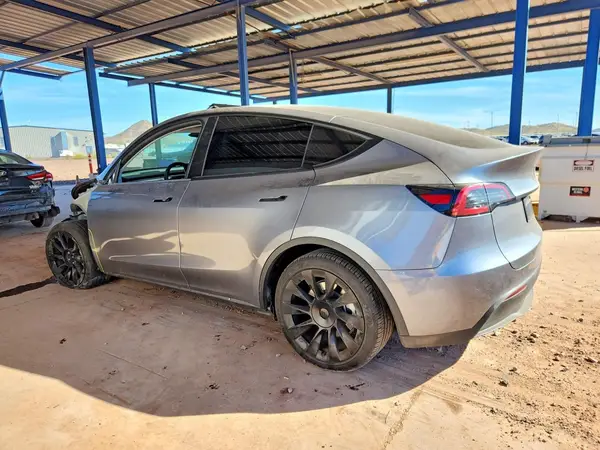 7SAYGDEE1SF295126 2025 TESLA MODEL Y - Image 2