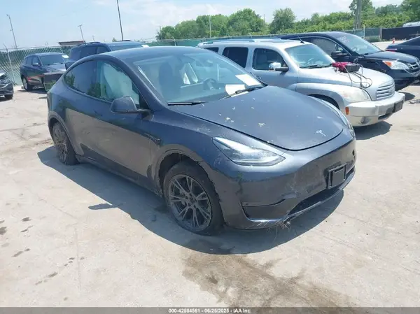 7SAYGDEE1SF303533 2025 TESLA MODEL Y - Image 1