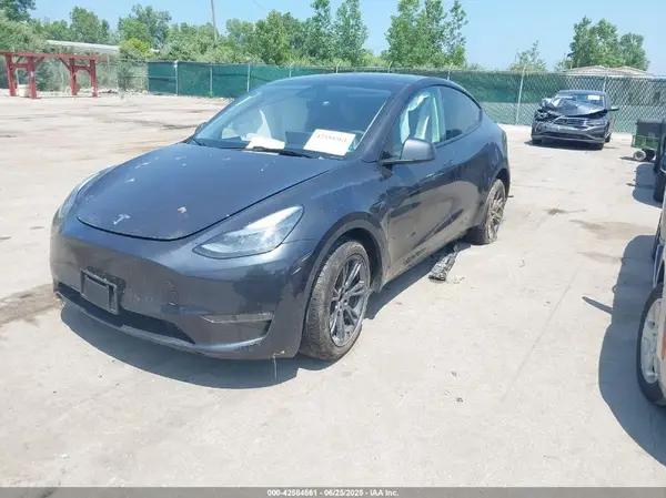 7SAYGDEE1SF303533 2025 TESLA MODEL Y - Image 2