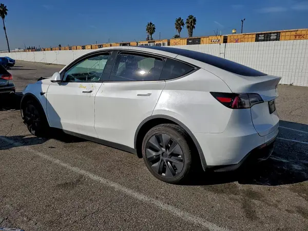 7SAYGDEE1SF307615 2025 TESLA MODEL Y - Image 2