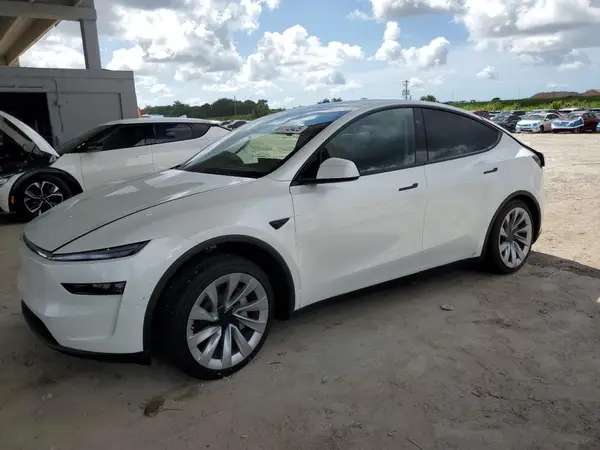 7SAYGDEE1TA381065 2026 TESLA MODEL Y - Image 1
