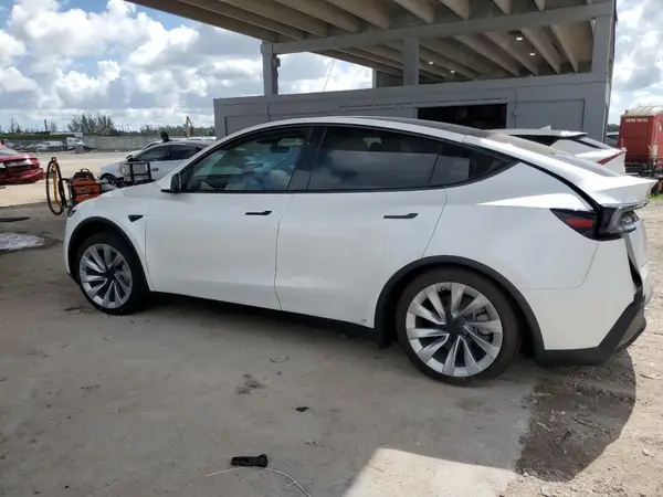 7SAYGDEE1TA381065 2026 TESLA MODEL Y - Image 2