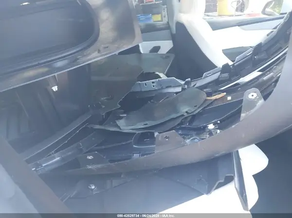 7SAYGDEE1TA387657 2026 TESLA MODEL Y - Image 8