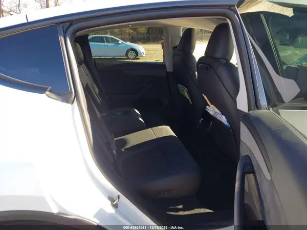 7SAYGDEE1TA393717 2026 TESLA MODEL Y - Image 8