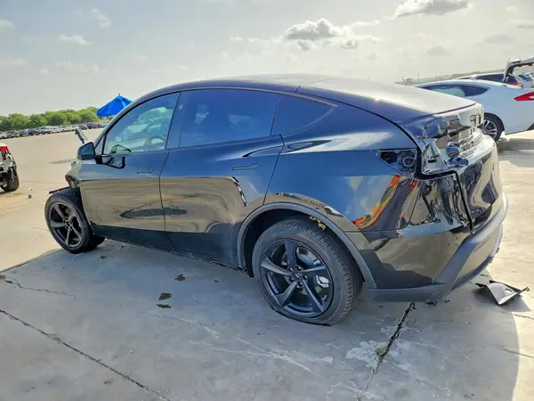 7SAYGDEE1TA589737 2026 TESLA MODEL Y - Image 2