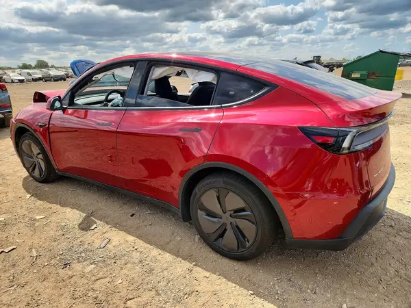 7SAYGDEE1TF322813 2026 TESLA MODEL Y - Image 2