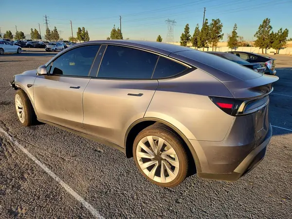 7SAYGDEE1TF325470 2026 TESLA MODEL Y - Image 2