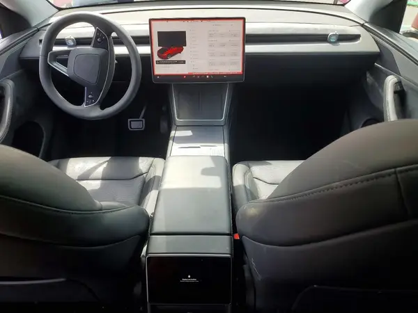 7SAYGDEE1TF331446 2026 TESLA MODEL Y - Image 8