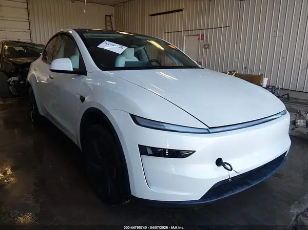 7SAYGDEE1TF340907 2026 TESLA MODEL Y - Image 1