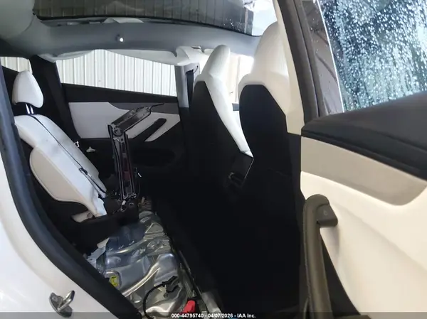 7SAYGDEE1TF340907 2026 TESLA MODEL Y - Image 8