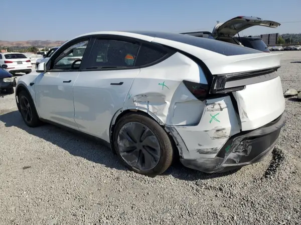 7SAYGDEE1TF355312 2026 TESLA MODEL Y - Image 2