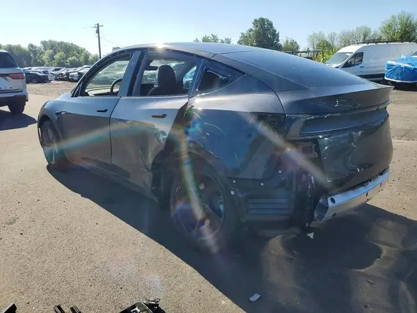 7SAYGDEE1TF400622 2026 TESLA MODEL Y - Image 2