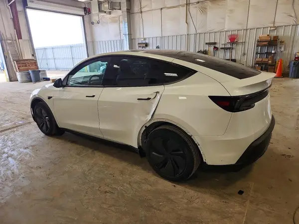 7SAYGDEE1TF409305 2026 TESLA MODEL Y - Image 2