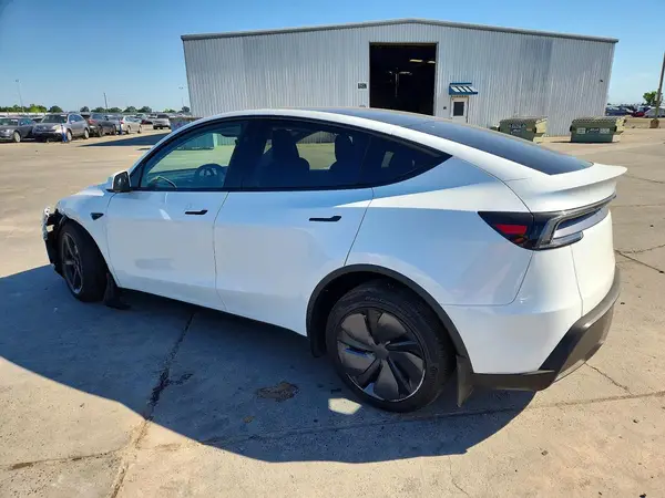 7SAYGDEE1TF434253 2026 TESLA MODEL Y - Image 2