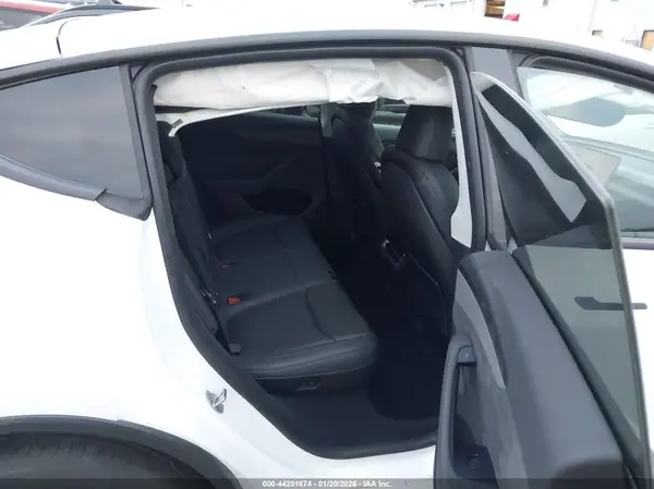 7SAYGDEE1TF440506 2026 TESLA MODEL Y - Image 8