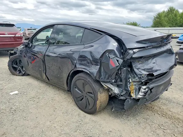 7SAYGDEE1TF566994 2026 TESLA MODEL Y - Image 2
