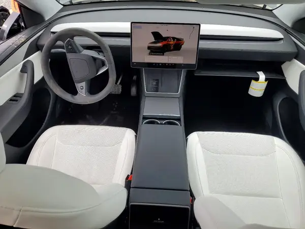 7SAYGDEE1TF566994 2026 TESLA MODEL Y - Image 8