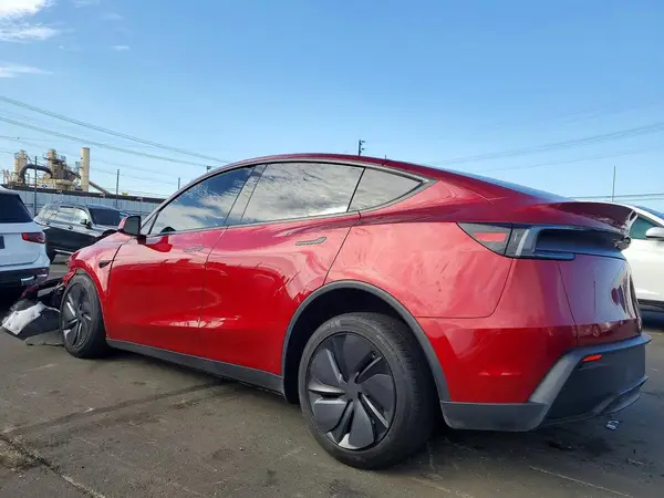 7SAYGDEE1TF570205 2026 TESLA MODEL Y - Image 2