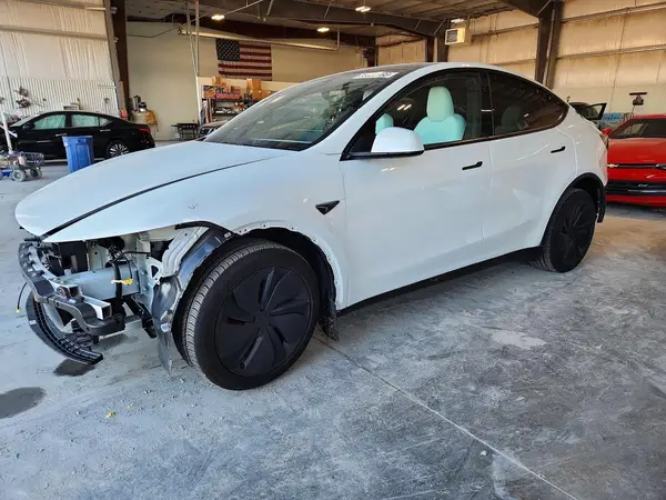 7SAYGDEE1TF678520 2026 TESLA MODEL Y - Image 1