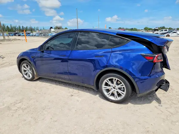 7SAYGDEE2NA002979 2022 TESLA MODEL Y - Image 2