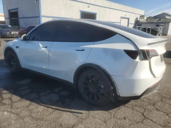 7SAYGDEE2NA013951 2022 TESLA MODEL Y - Image 2