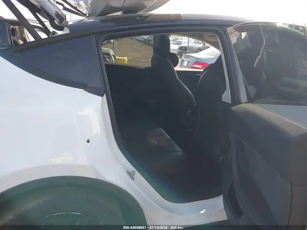 7SAYGDEE2NA014498 2022 TESLA MODEL Y - Image 8