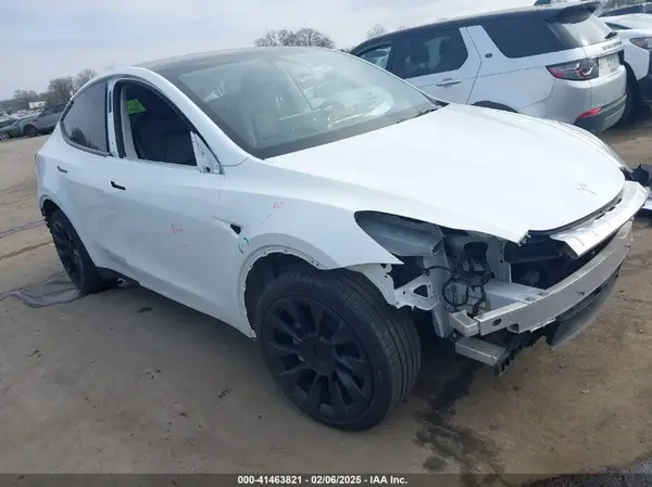 7SAYGDEE2NA018499 2022 TESLA MODEL Y - Image 1