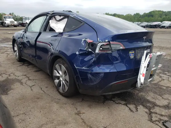 7SAYGDEE2NF310849 2022 TESLA MODEL Y - Image 2