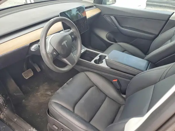 7SAYGDEE2NF310883 2022 TESLA MODEL Y - Image 8